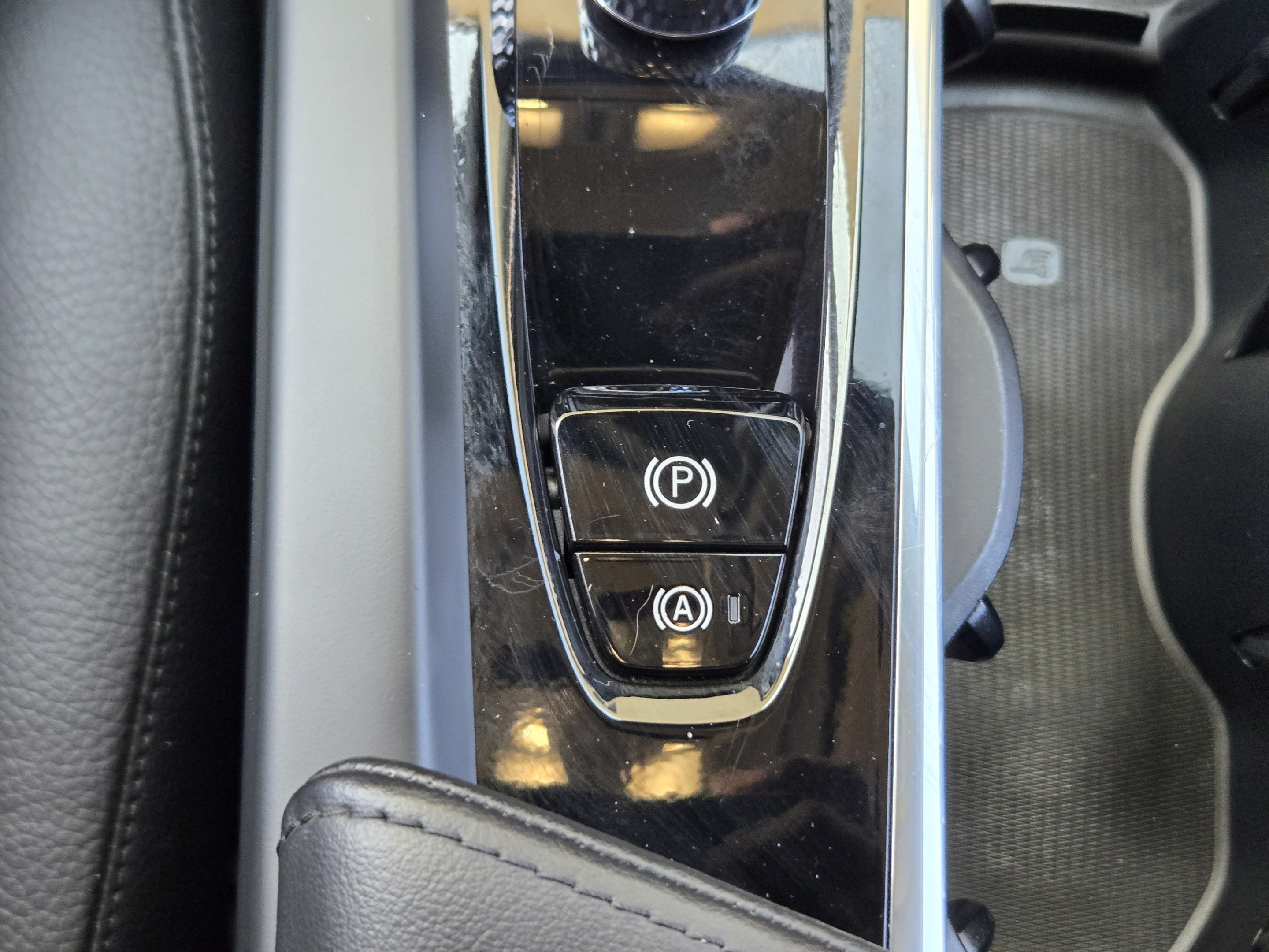 Used 2024 Volvo XC60 B5 Plus w/ Climate Package AWD/4WD image 19