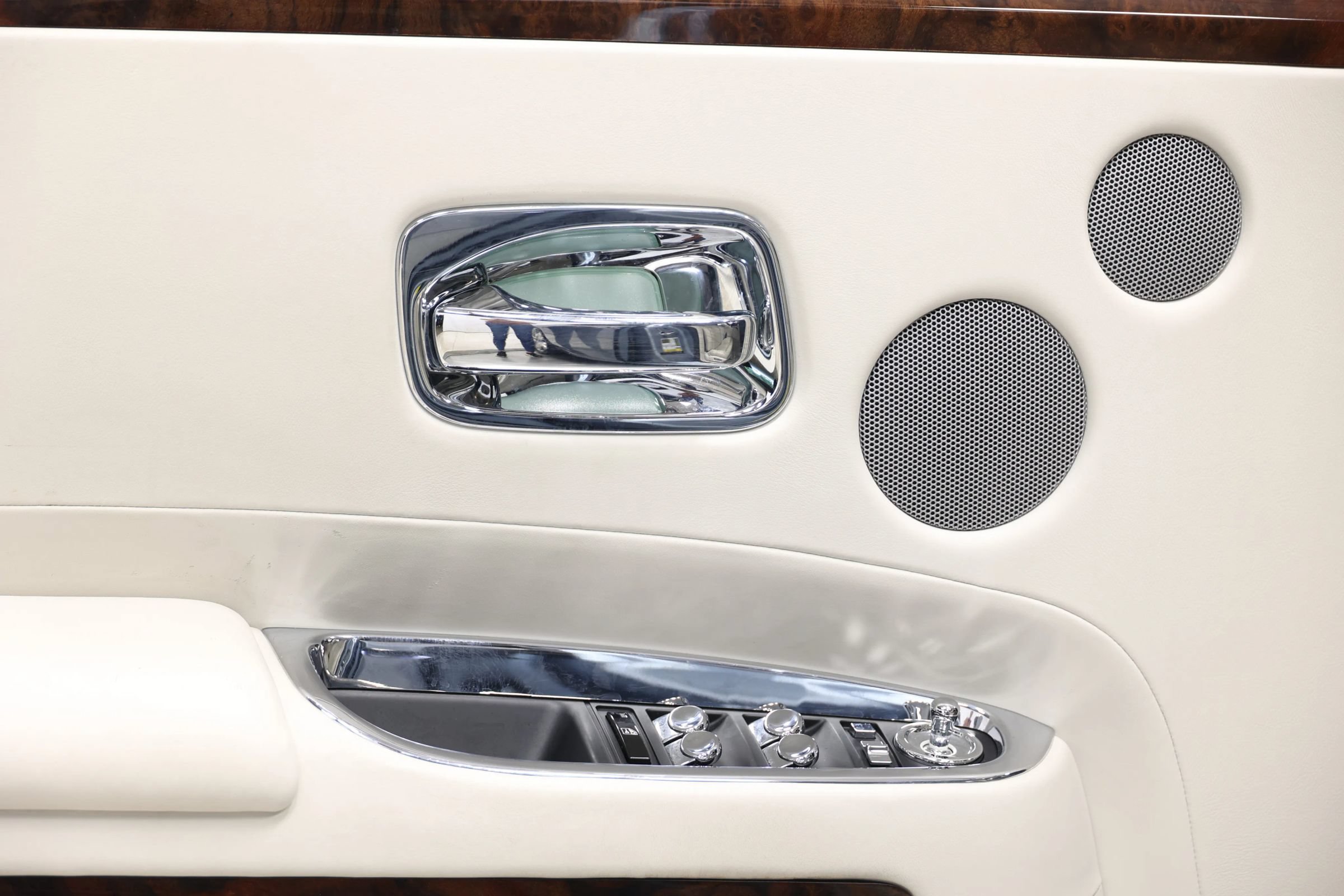 Used 2017 Rolls-Royce Ghost RWD image 11