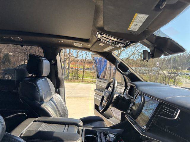 Used 2022 Jeep Grand Wagoneer Series II AWD/4WD image 43