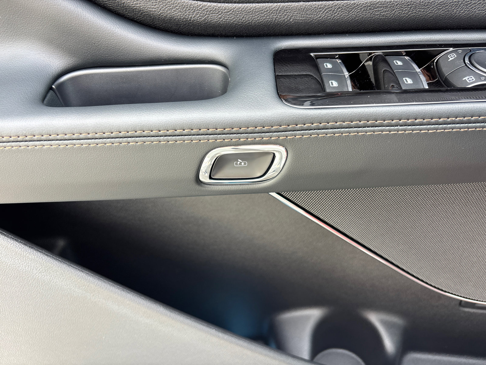 New 2025 Lincoln Aviator Reserve image 14