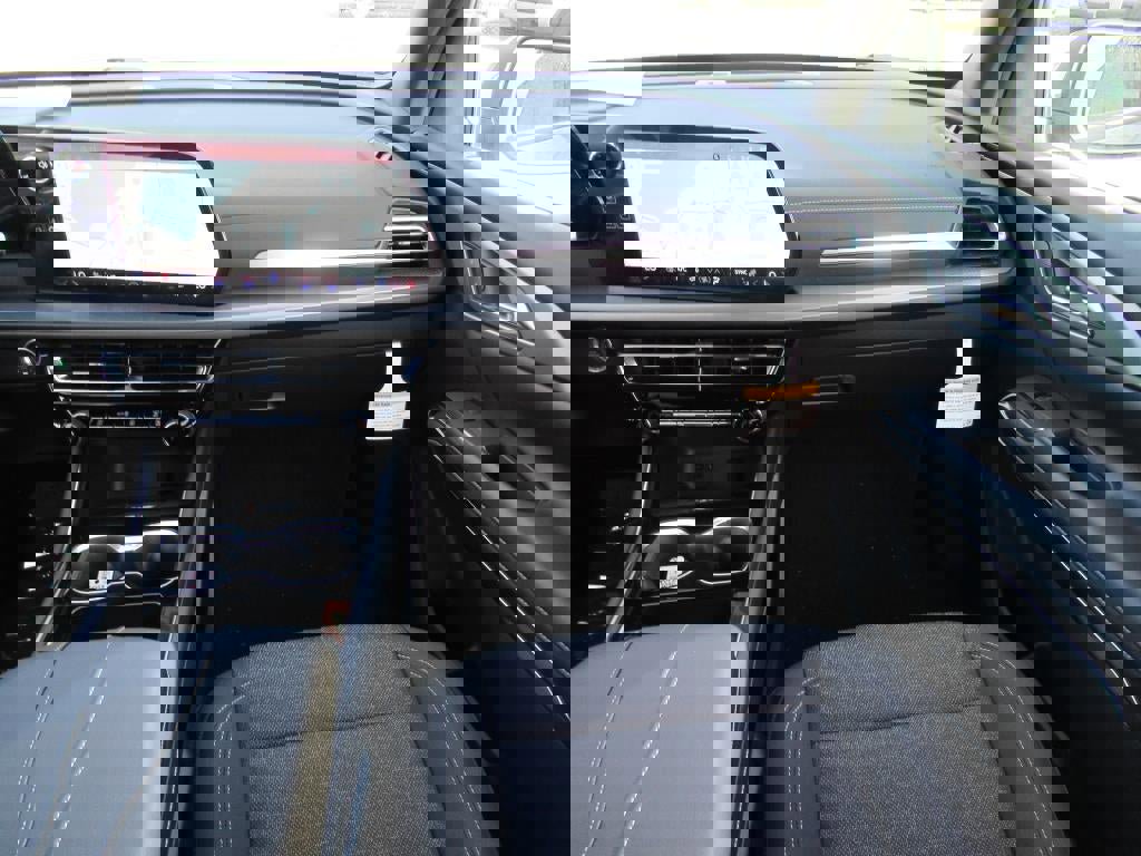 New 2025 Chevrolet Traverse LT image 13