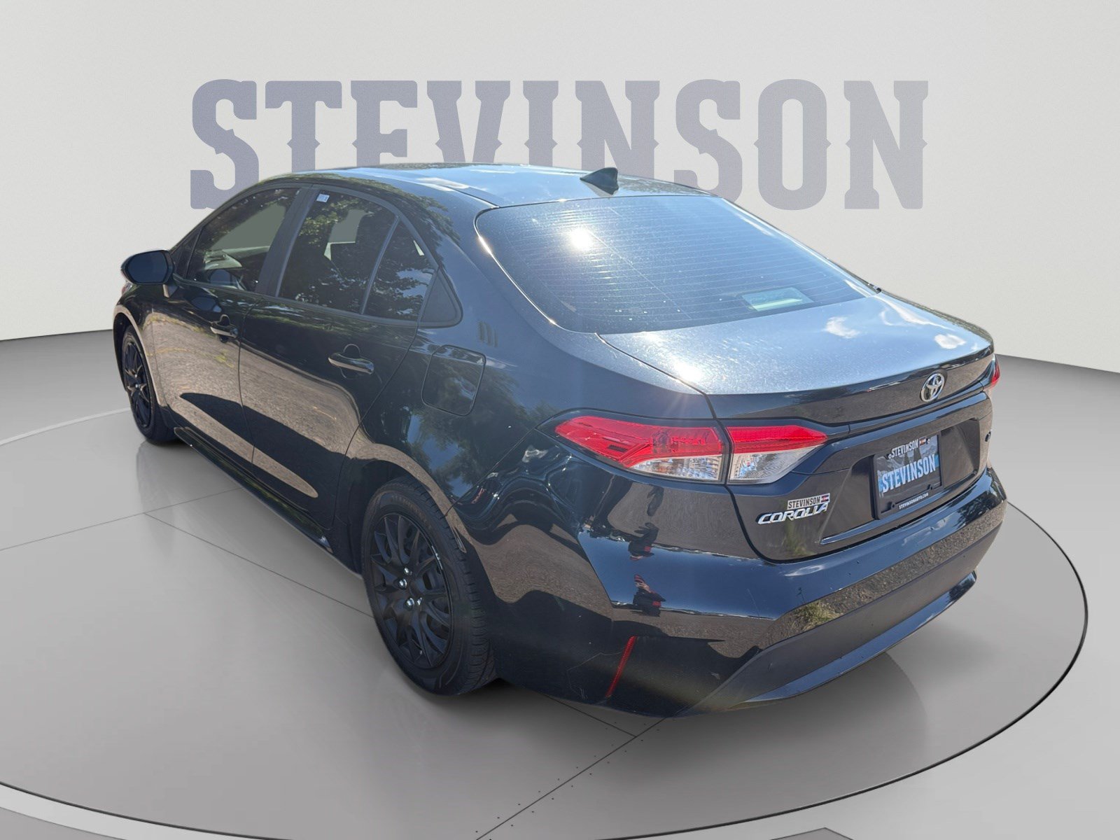 Used 2022 Toyota Corolla LE FWD image 3