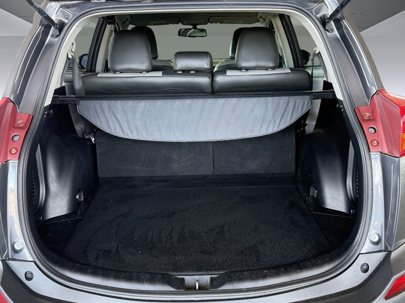 Used 2013 Toyota RAV4 LE image 29