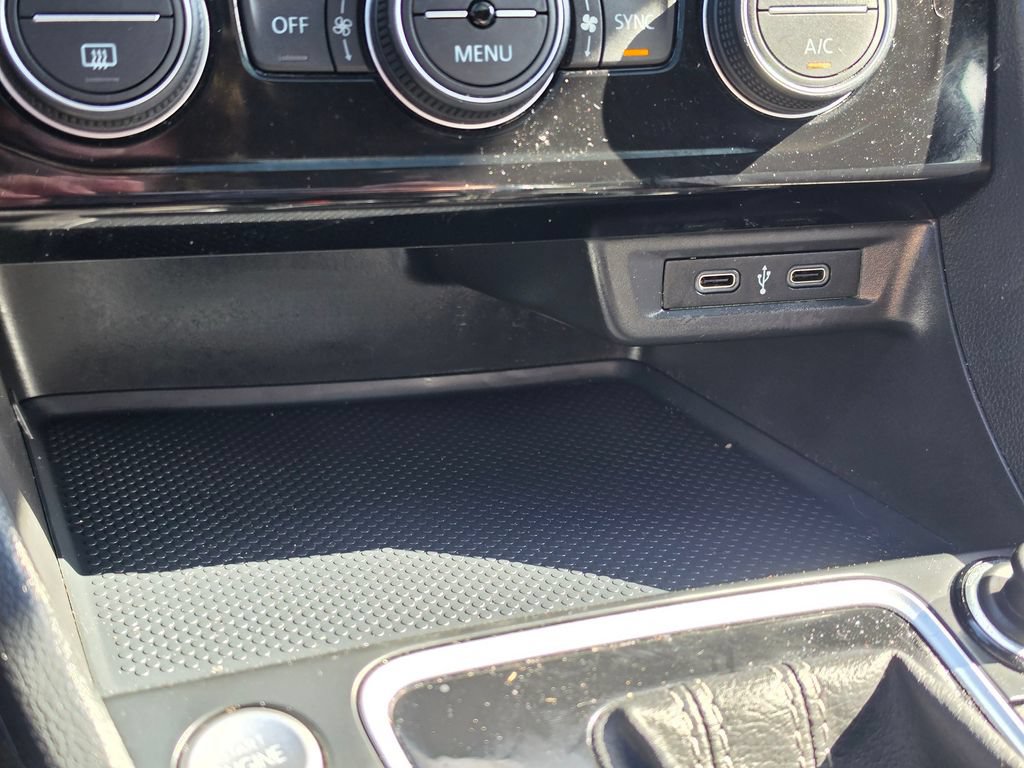 Used 2021 Volkswagen Jetta R-Line w/ R-Line Cold Weather Package FWD image 22