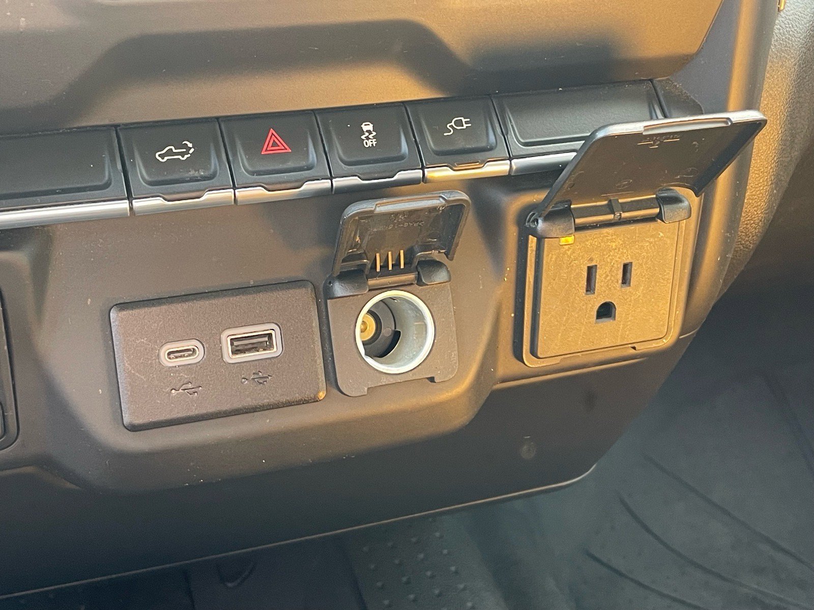 Used 2023 Chevrolet Silverado 2500 Custom w/ Custom Value Package image 14