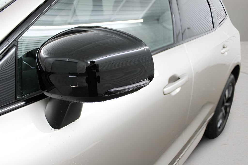 New 2026 Volvo XC60 B5 Core w/ Protection Package Premier image 11