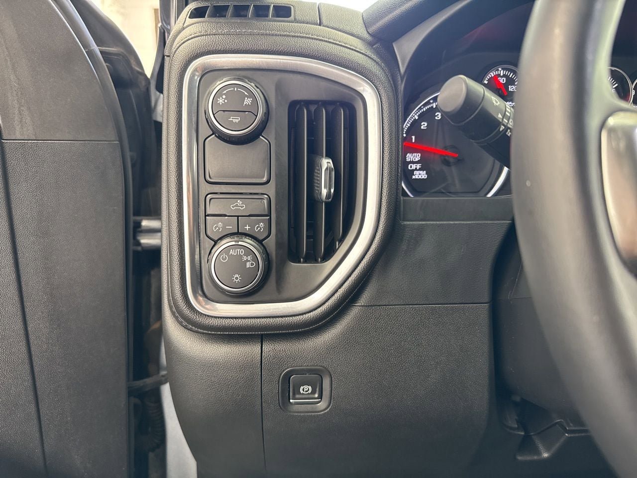 Used 2019 Chevrolet Silverado 1500 LT w/ All-Star Edition image 31