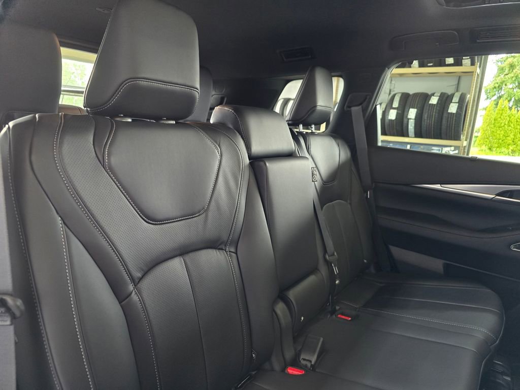 New 2025 INFINITI QX60 Luxe w/ Black Edition image 30