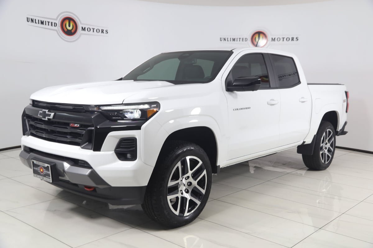 Used 2024 Chevrolet Colorado Z71 w/ Z71 Convenience Package 2 AWD/4WD image 5