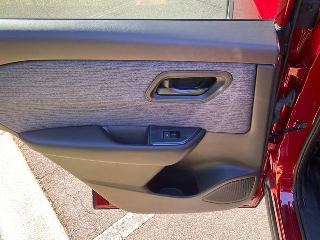Used 2023 Nissan Rogue S FWD image 10