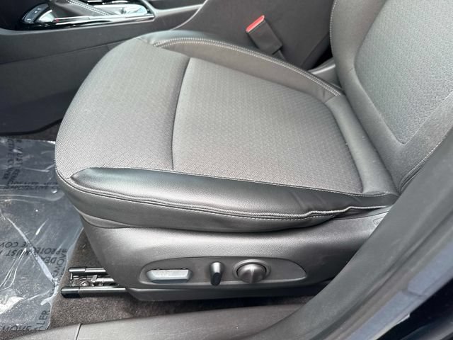 Used 2023 Buick Encore GX Select w/ Sport Touring Package FWD image 17