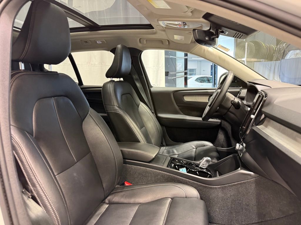Used 2024 Volvo XC40 B5 Plus w/ Climate Package image 26
