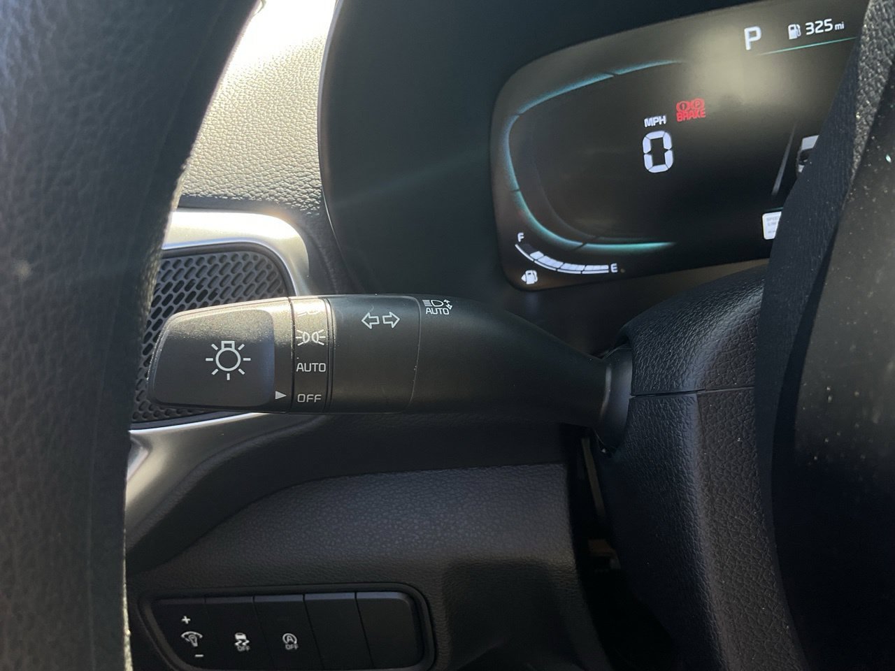 Used 2025 Kia Soul LX w/ LX Technology Package FWD image 35