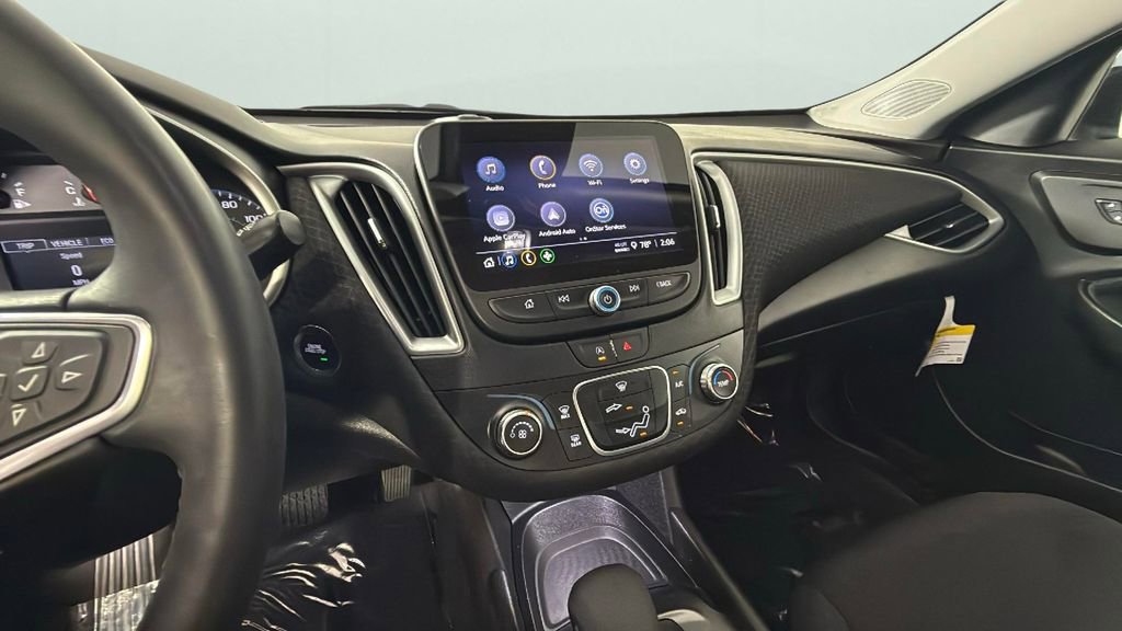 Used 2025 Chevrolet Malibu RS FWD image 19