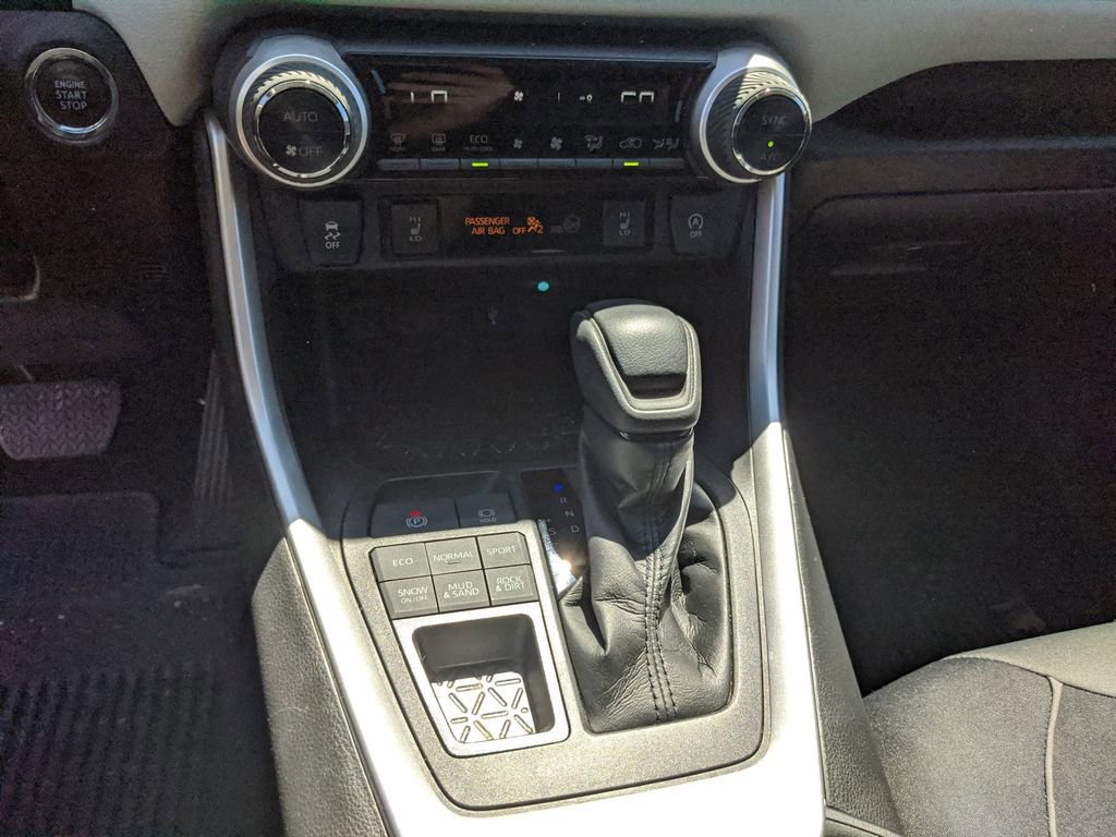 Used 2022 Toyota RAV4 XLE w/ Convenience Package image 27