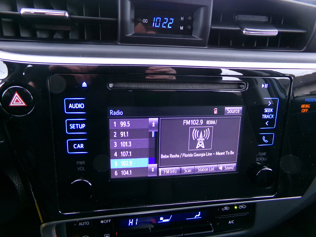 Used 2018 Toyota Corolla LE image 14