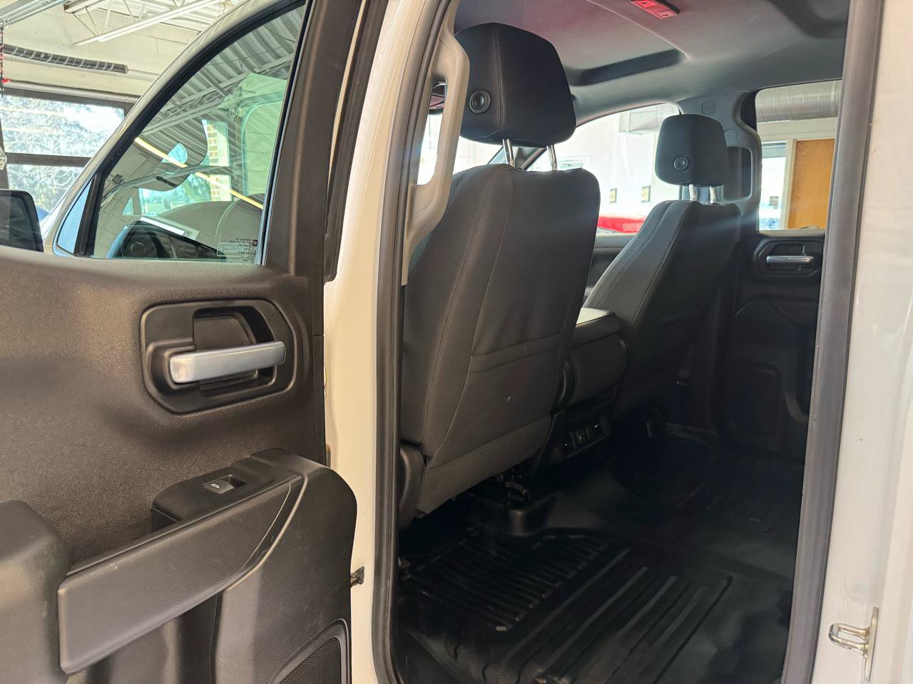 Used 2020 Chevrolet Silverado 1500 LT w/ Convenience Package AWD/4WD image 21