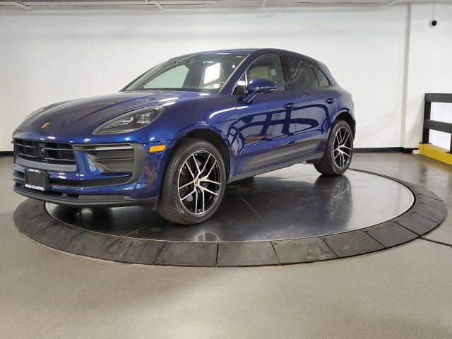 Used 2023 Porsche Macan AWD/4WD image 3
