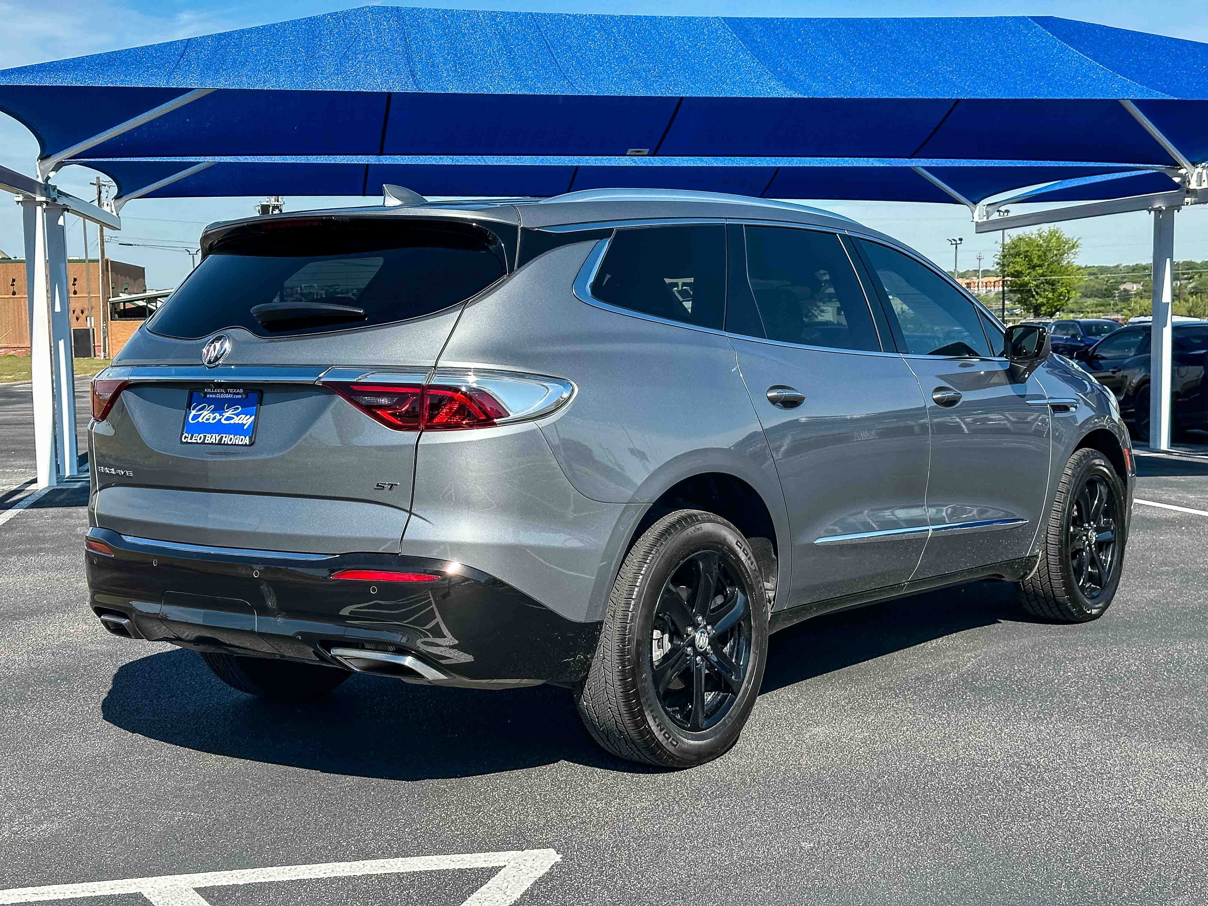 Used 2023 Buick Enclave Essence w/ Sport Touring Edition FWD image 6