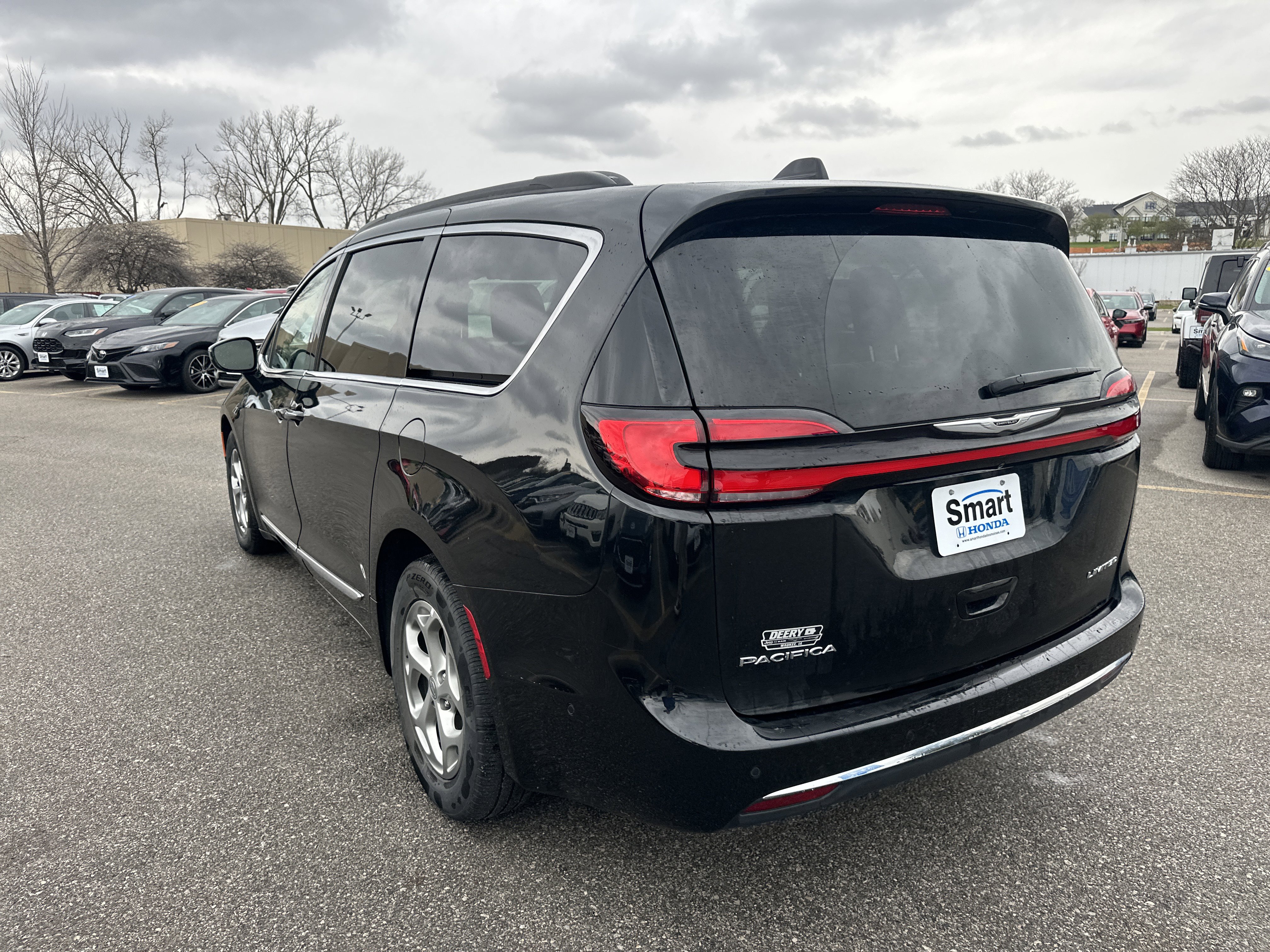 Used 2023 Chrysler Pacifica Limited image 5