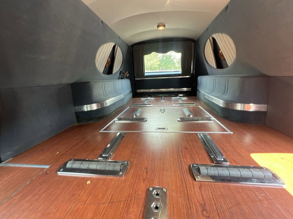 Used 2002 Cadillac De Ville Hearse image 13