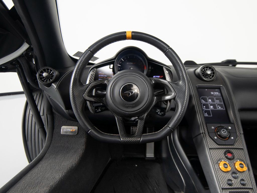 Used 2016 McLaren 675LT Spider image 16