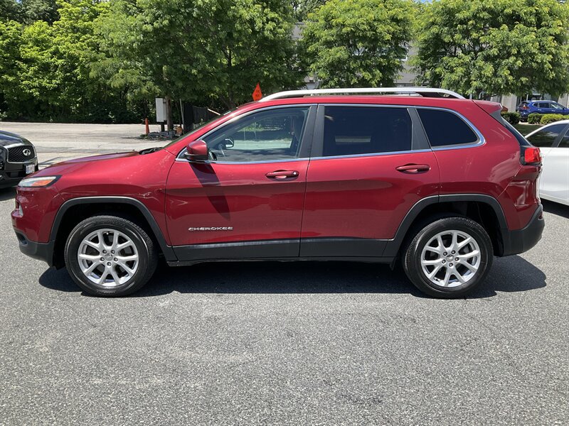 Used 2016 Jeep Cherokee Latitude FWD image 8