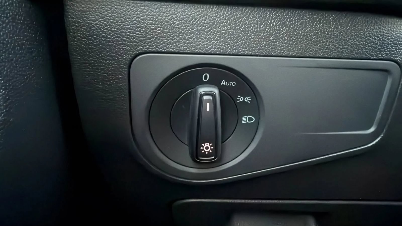Used 2020 Volkswagen Tiguan S FWD image 33