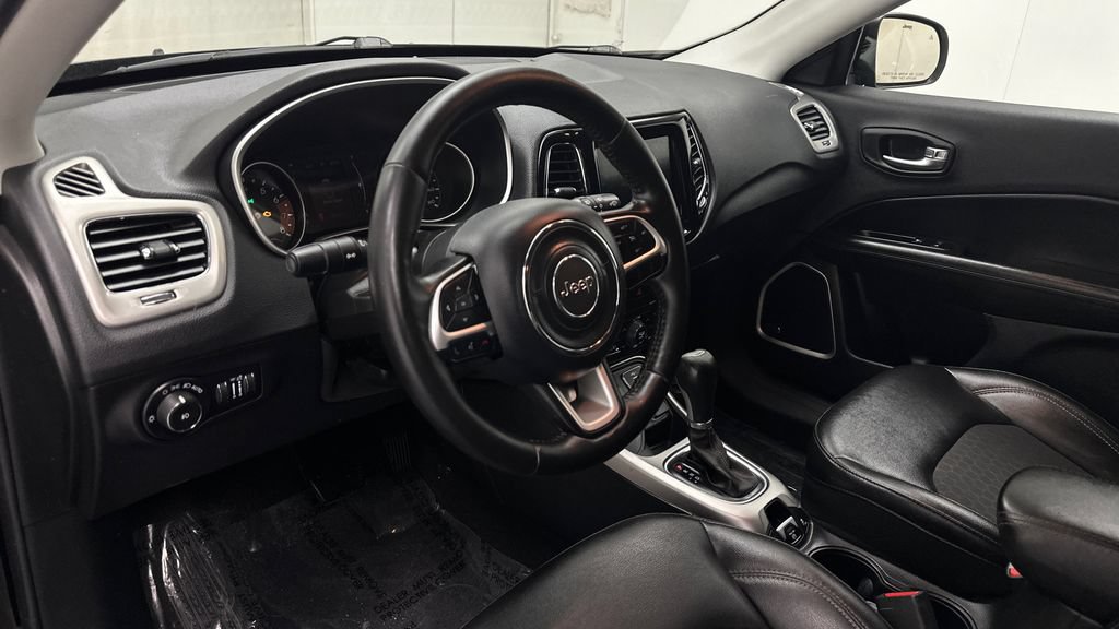 Used 2019 Jeep Compass Latitude w/ Cold Weather Group AWD/4WD image 17