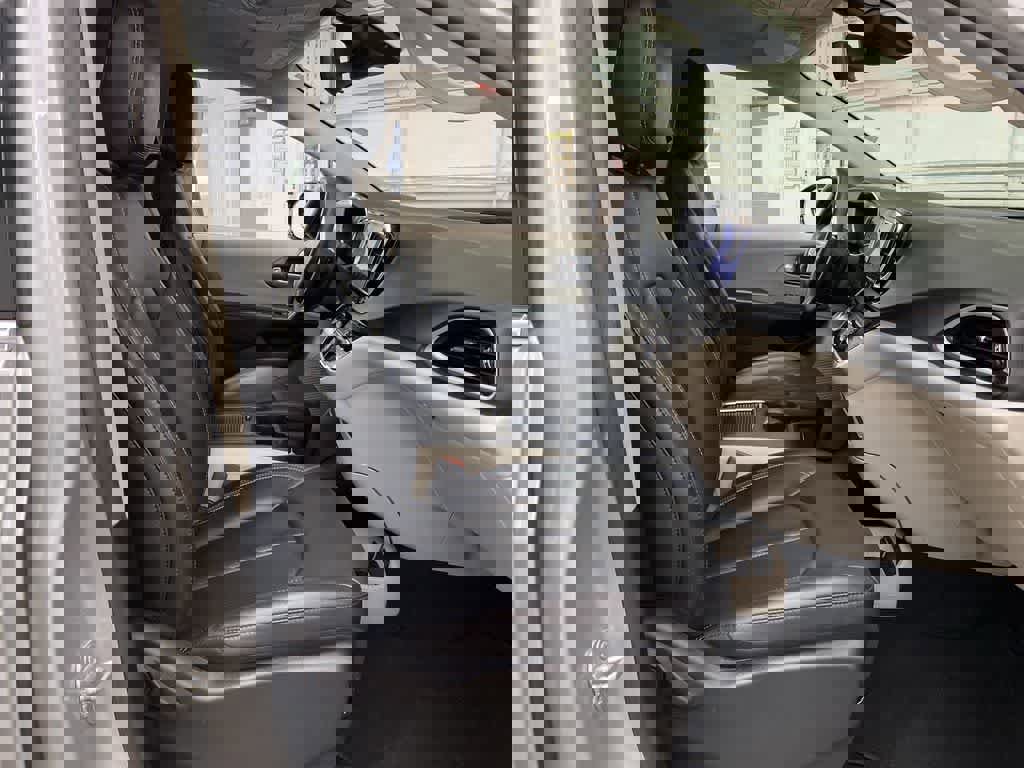 Used 2024 Chrysler Pacifica Touring-L image 18