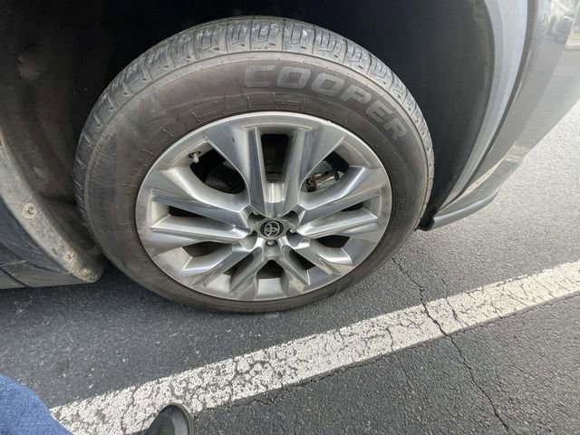 Used 2021 Toyota Highlander Limited image 13