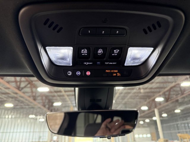 Used 2023 Chevrolet Traverse Premier image 31