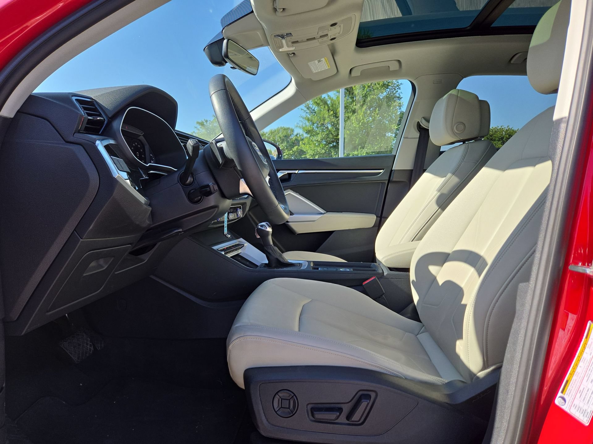 Certified 2025 Audi Q3 2.0T Premium AWD/4WD image 16