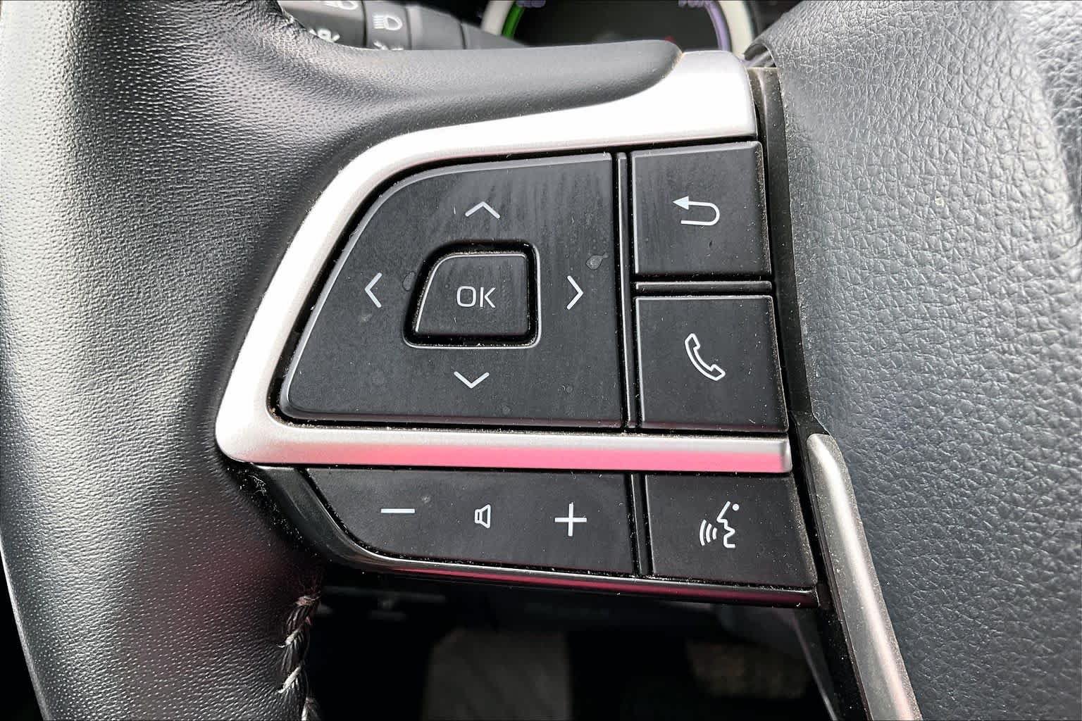 Used 2025 Toyota Highlander XLE AWD/4WD image 22
