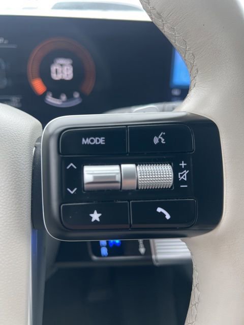 Used 2025 Hyundai Santa Fe SEL image 15