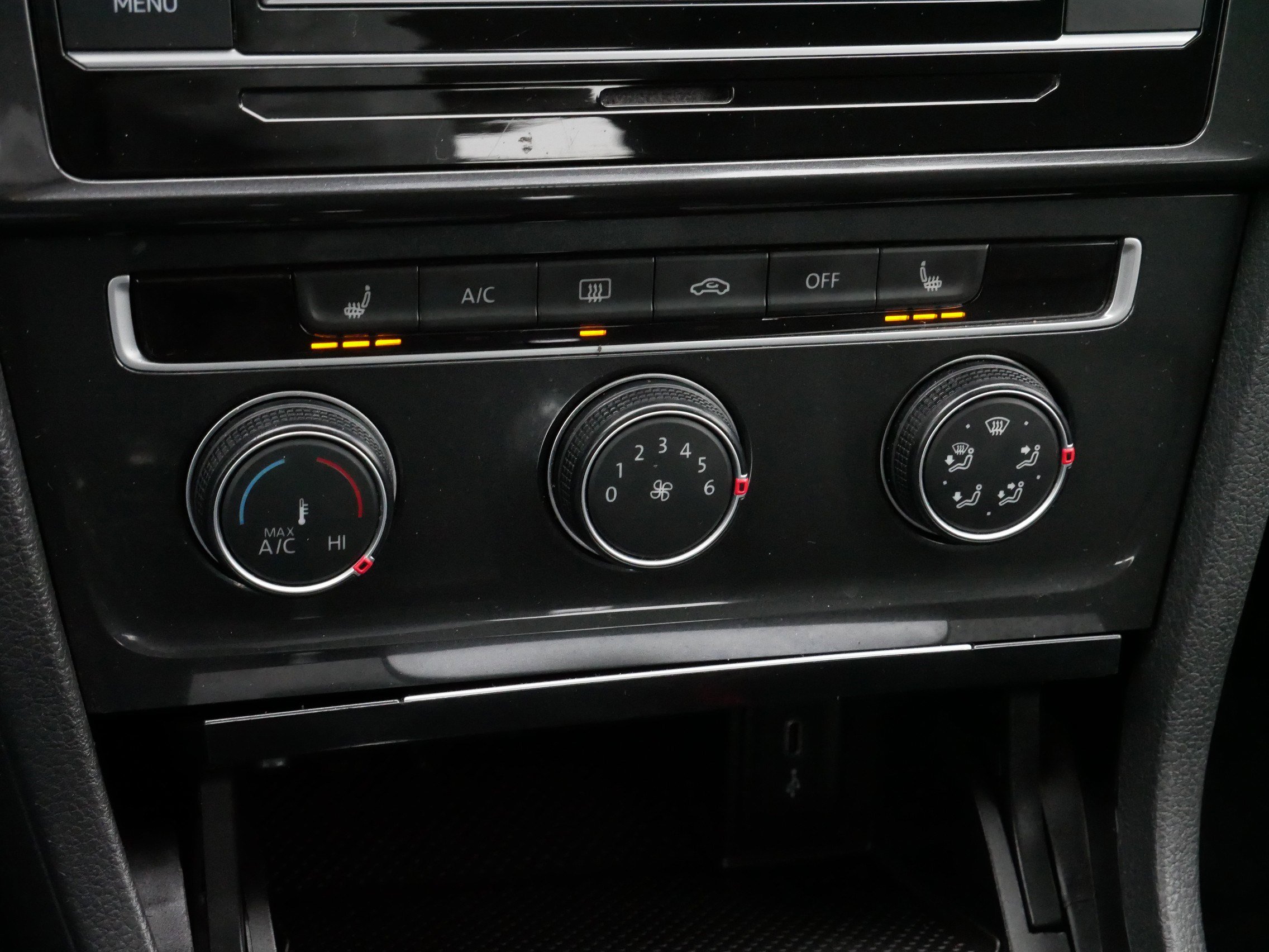 Used 2020 Volkswagen Golf 4-Door image 24