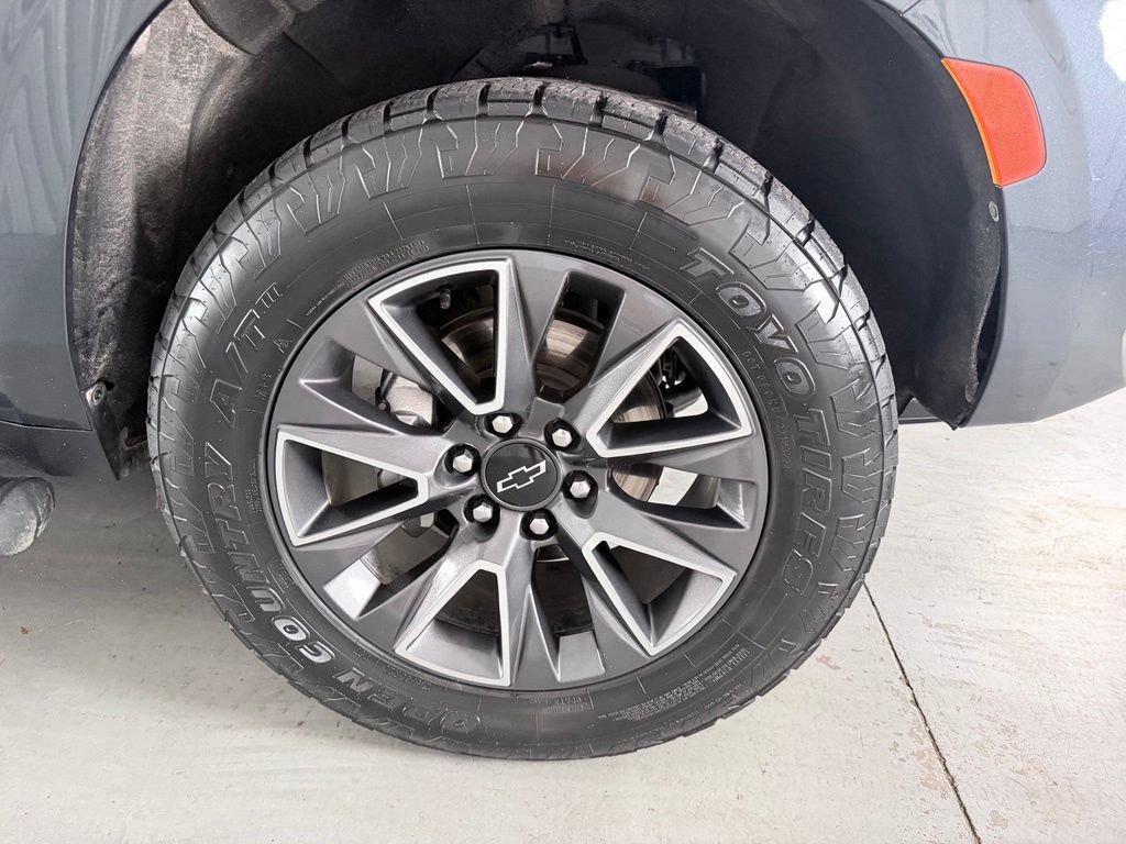 Used 2022 Chevrolet Tahoe Z71 w/ Luxury Package AWD/4WD image 4