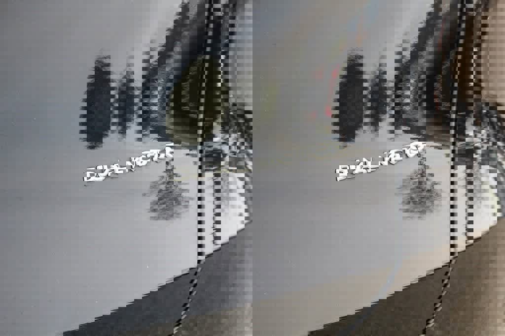 Used 2023 Tesla Model Y Long Range image 10