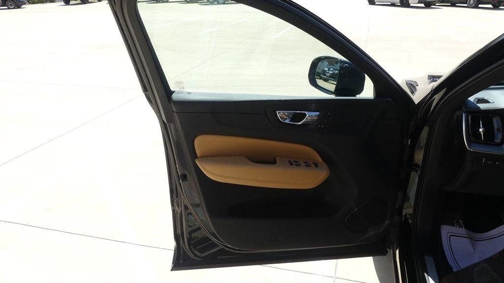Used 2019 Volvo XC60 T8 Inscription w/ Protection Package Premier image 9