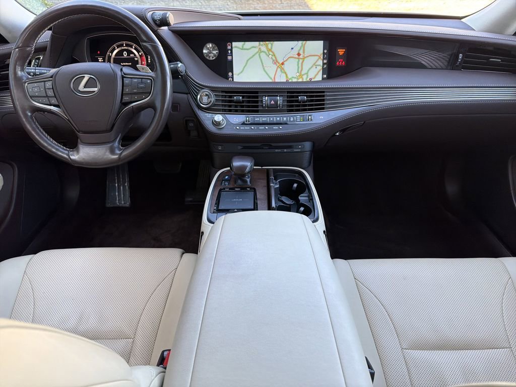 Used 2018 Lexus LS 500 w/ Accessory Package (Z2) image 24