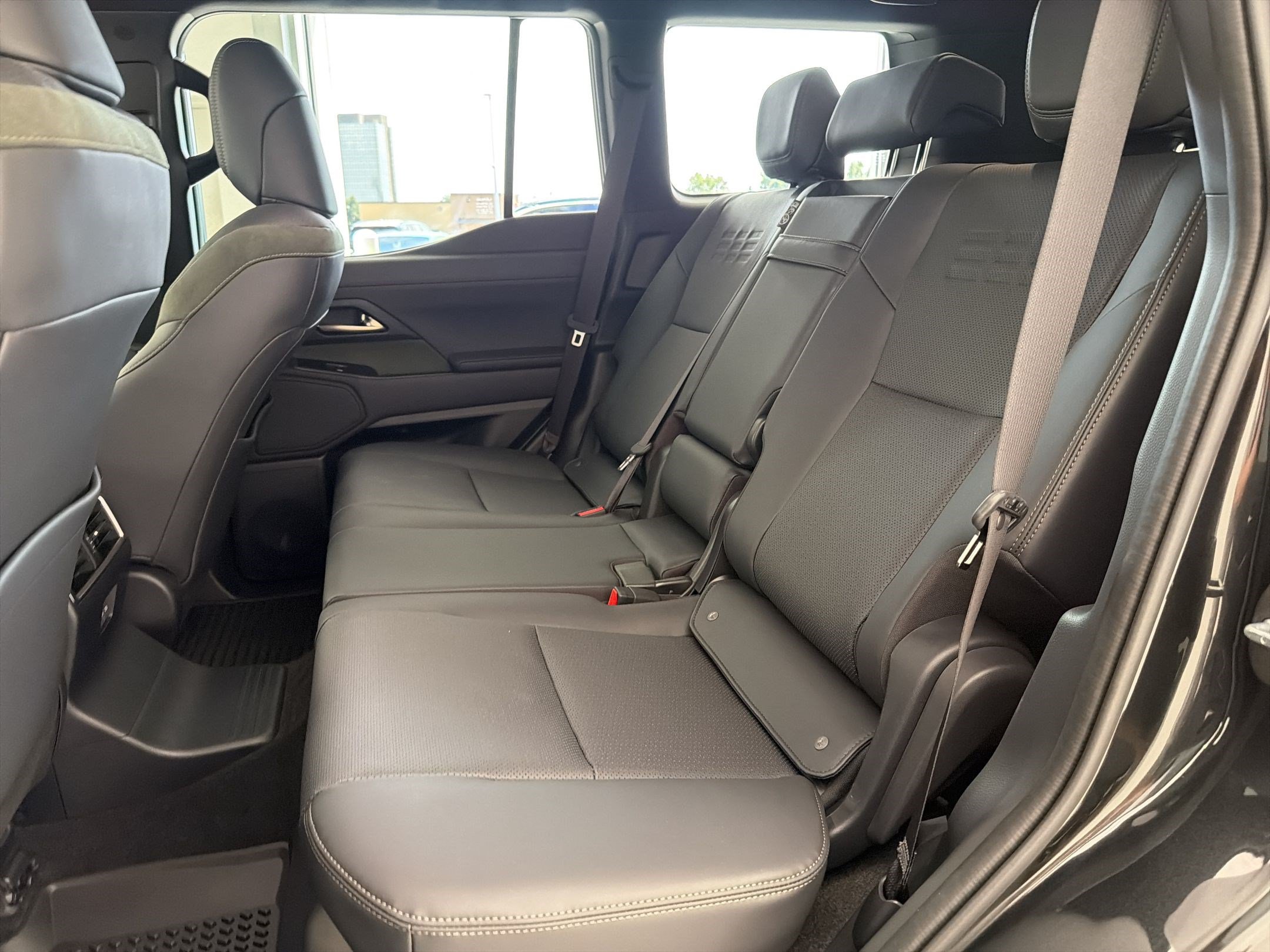 Used 2024 Lexus GX 550 AWD/4WD image 15