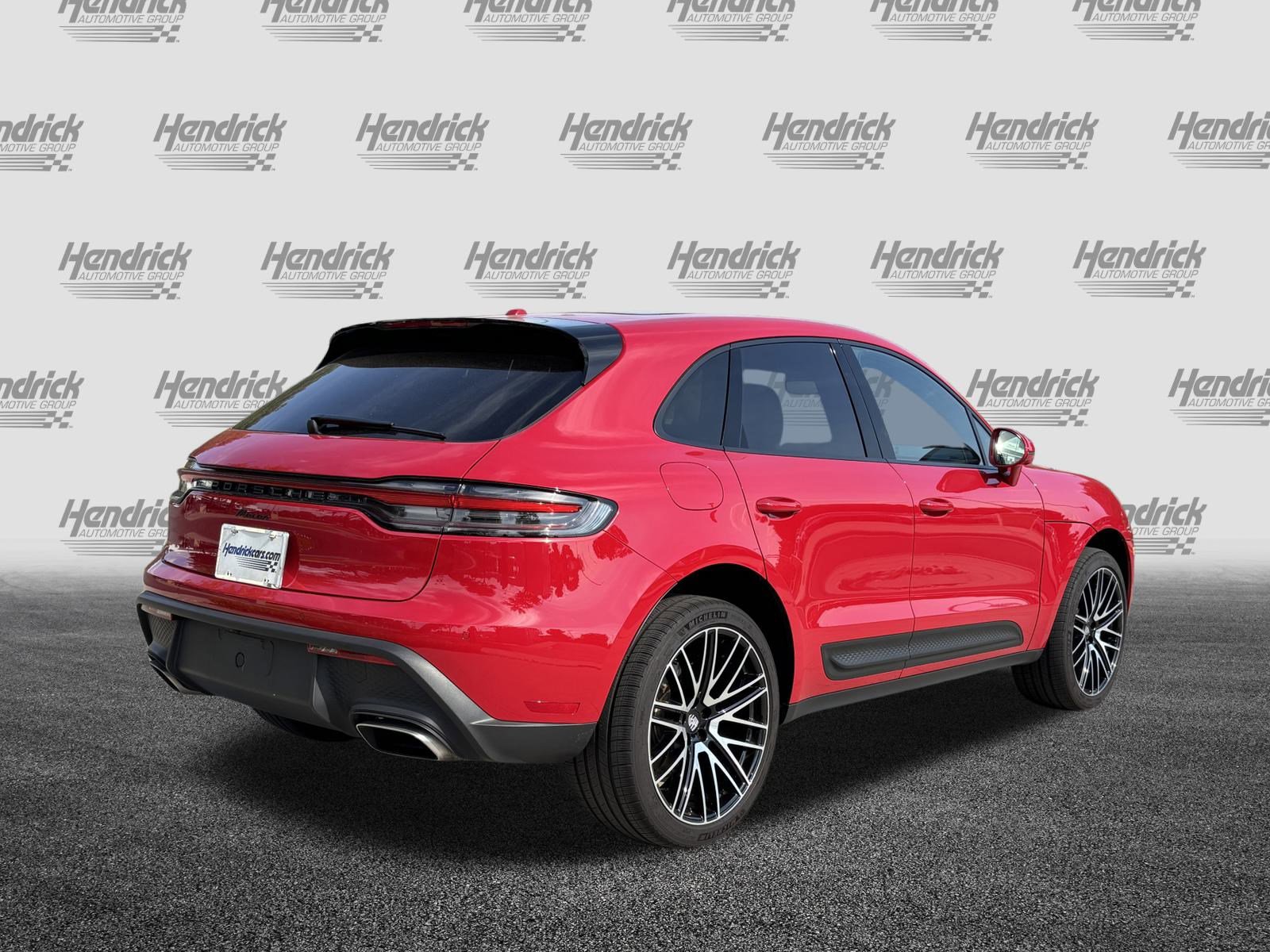Used 2024 Porsche Macan image 10