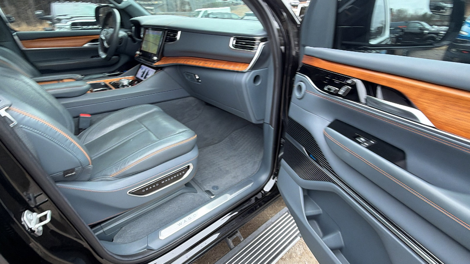 Certified 2022 Jeep Grand Wagoneer Series II AWD/4WD image 20