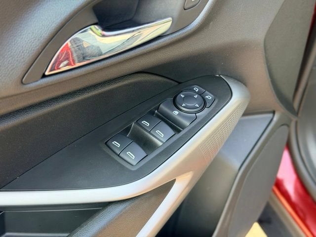 Used 2024 Chevrolet Trax RS w/ Driver Confidence Package FWD image 18