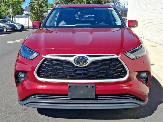 Used 2022 Toyota Highlander XLE image 3