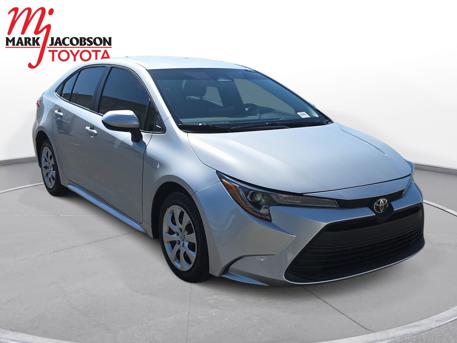 Used 2025 Toyota Corolla LE FWD image 3