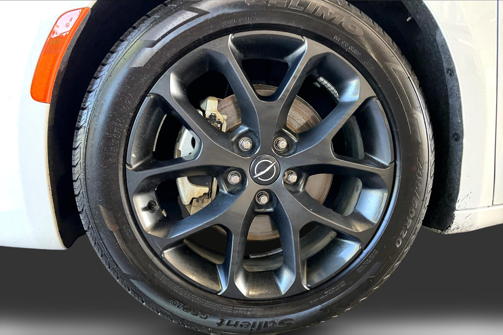 Used 2025 Chrysler Pacifica Limited FWD image 33