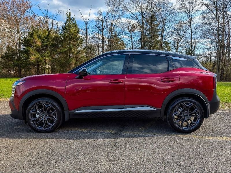 Used 2025 Nissan Kicks SR w/ SR Premium Package image 9