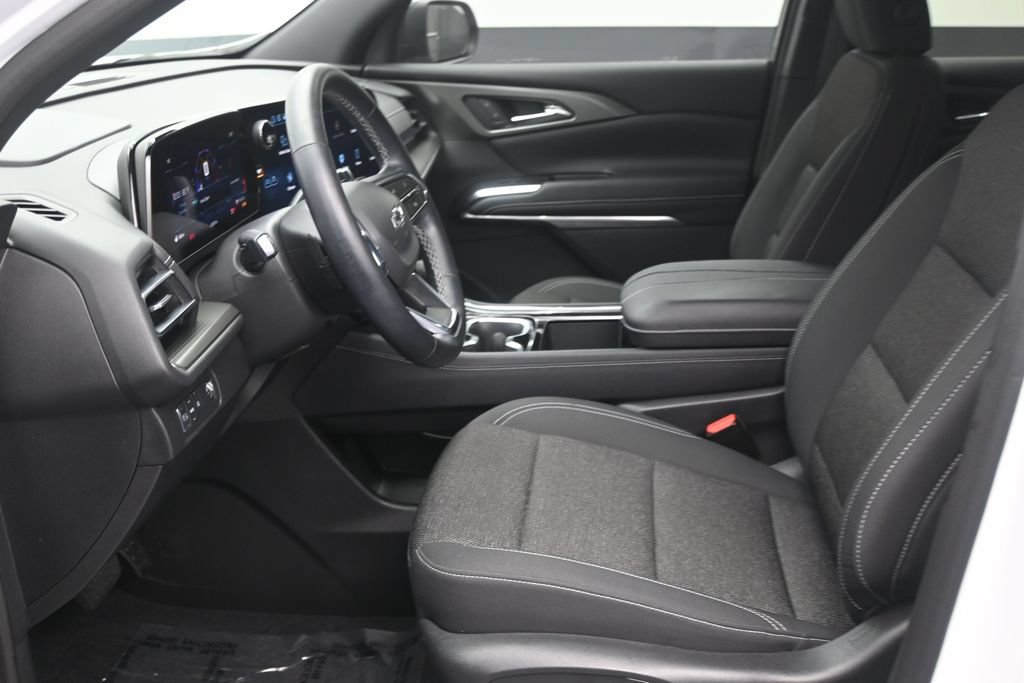 Used 2025 Chevrolet Traverse LT w/ Midnight/Sport Edition FWD image 13
