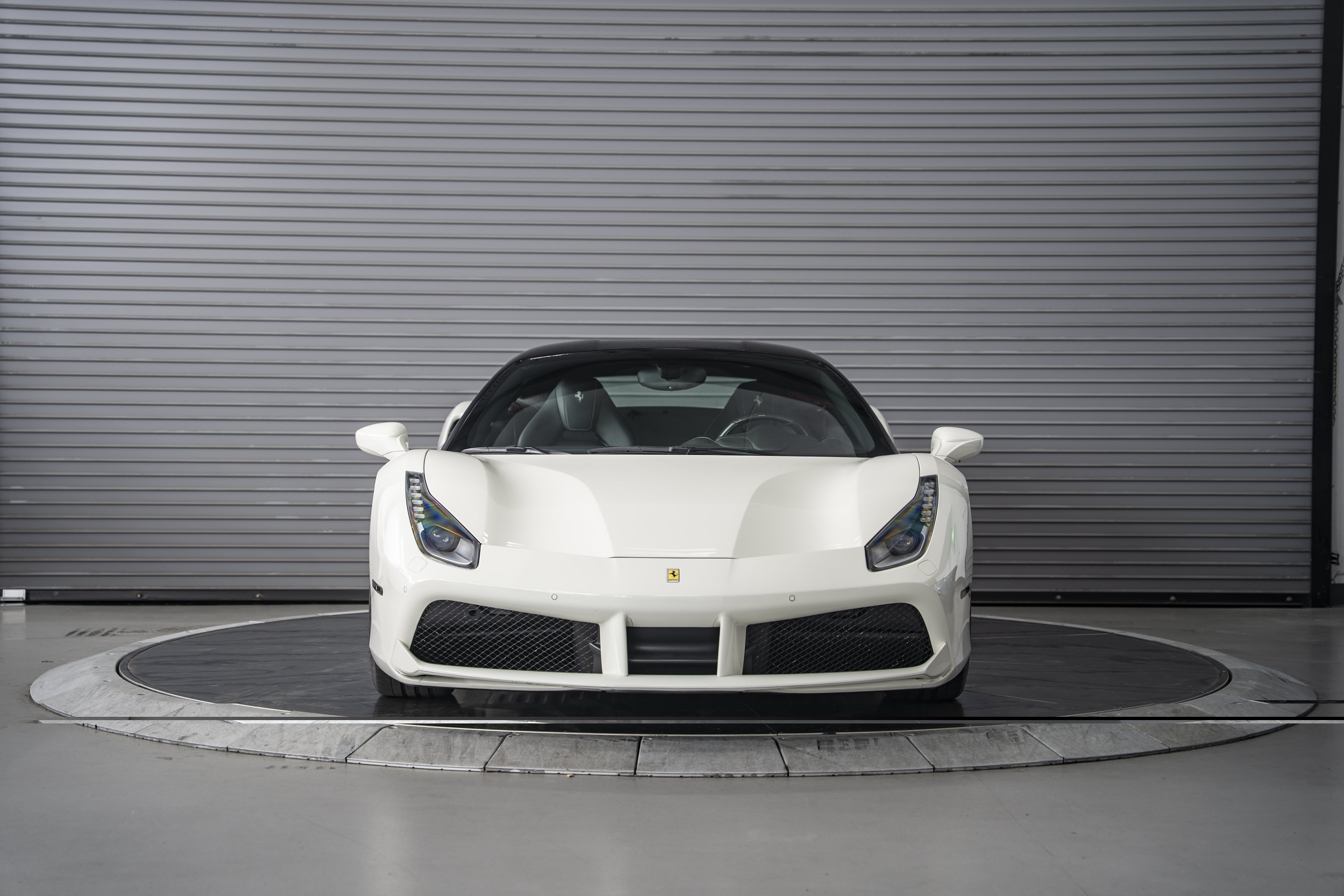Used 2018 Ferrari 488 GTB RWD image 8